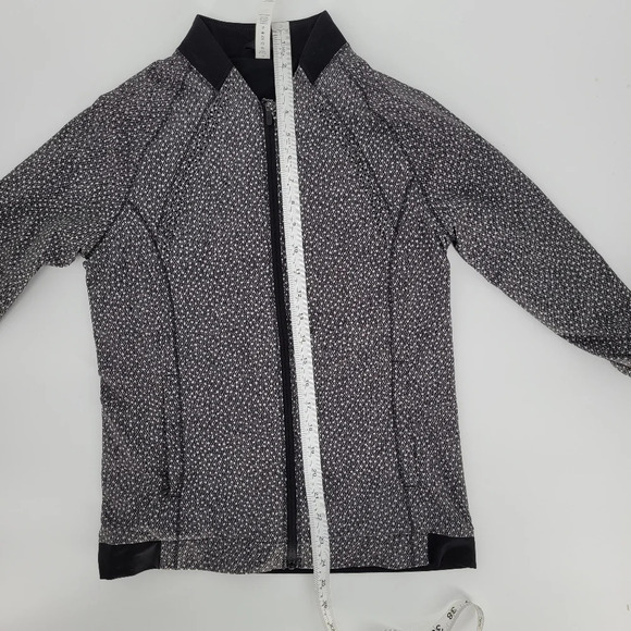 LULULEMON Hit it Frozen fizz white black bomber windbreaker Jacket  size 4 - Picture 9 of 10